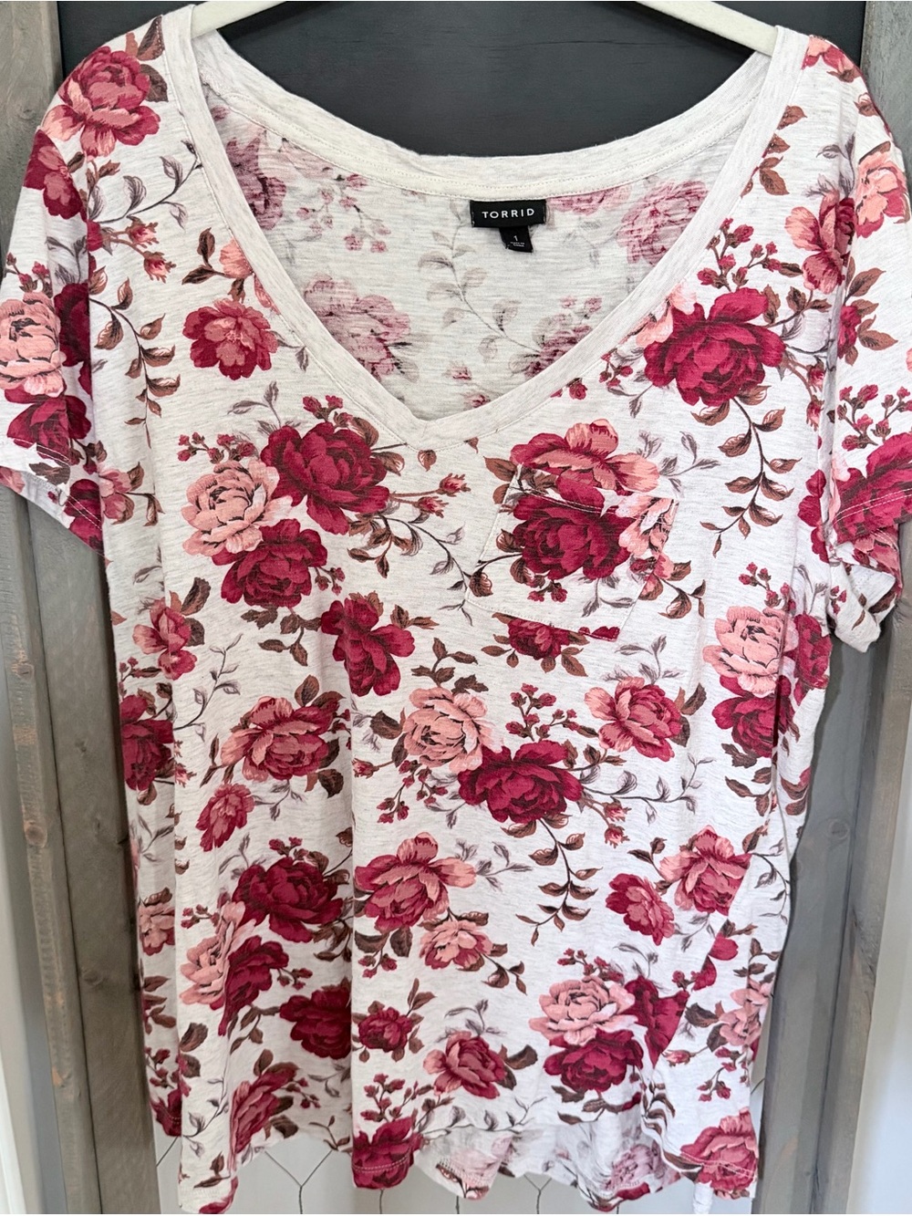 Torrid Pink Floral V-Neck Tee Size 1